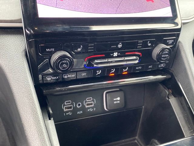 Used 2023 Jeep Grand Cherokee Limited image 12