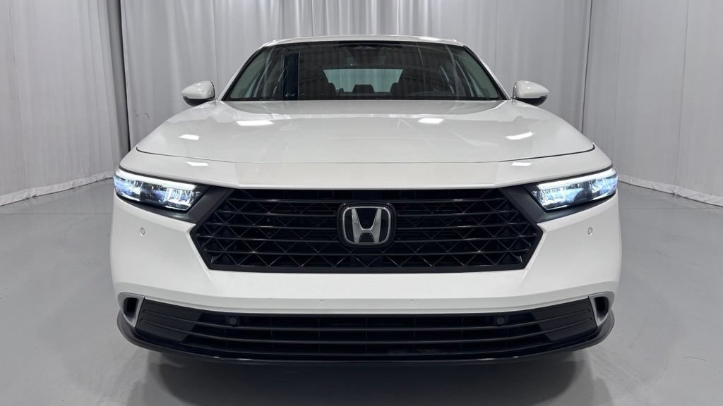 Used 2023 Honda Accord Touring image 3