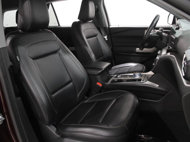 Used 2022 Ford Explorer XLT w/ Equipment Group 202A image 18