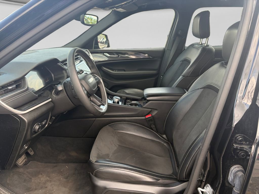Used 2023 Jeep Grand Cherokee L Laredo AWD/4WD image 19