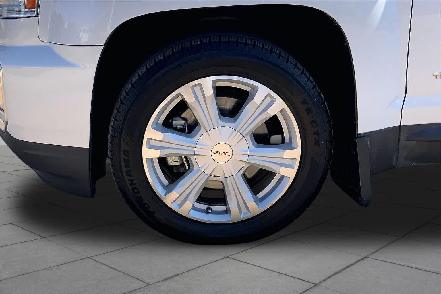 Used 2016 GMC Terrain SLT w/ Open Road Package AWD/4WD image 10