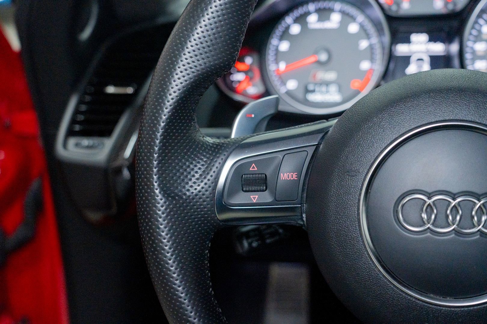 Used 2014 Audi R8 V8 w/ Convenience Package image 32