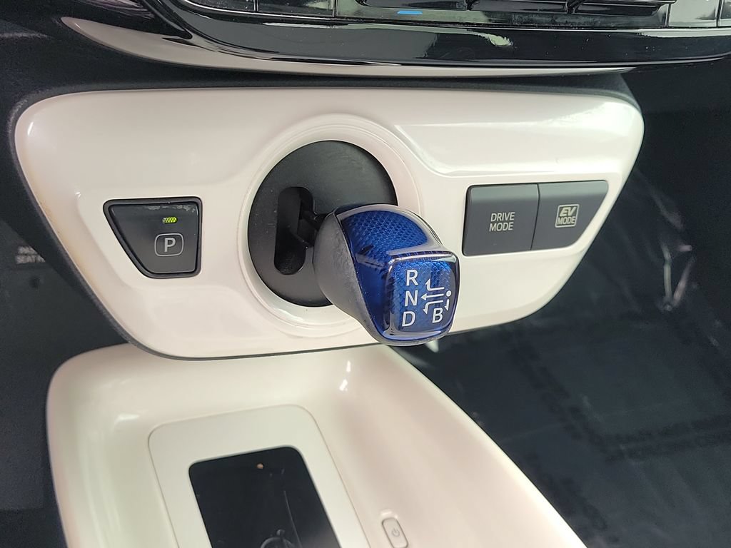 Used 2017 Toyota Prius Four FWD image 18