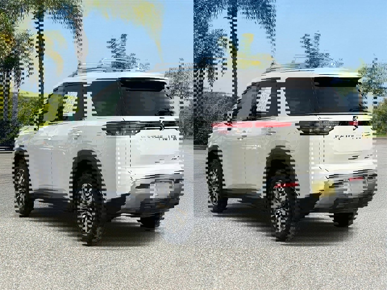 Certified 2023 Nissan Pathfinder SL image 2