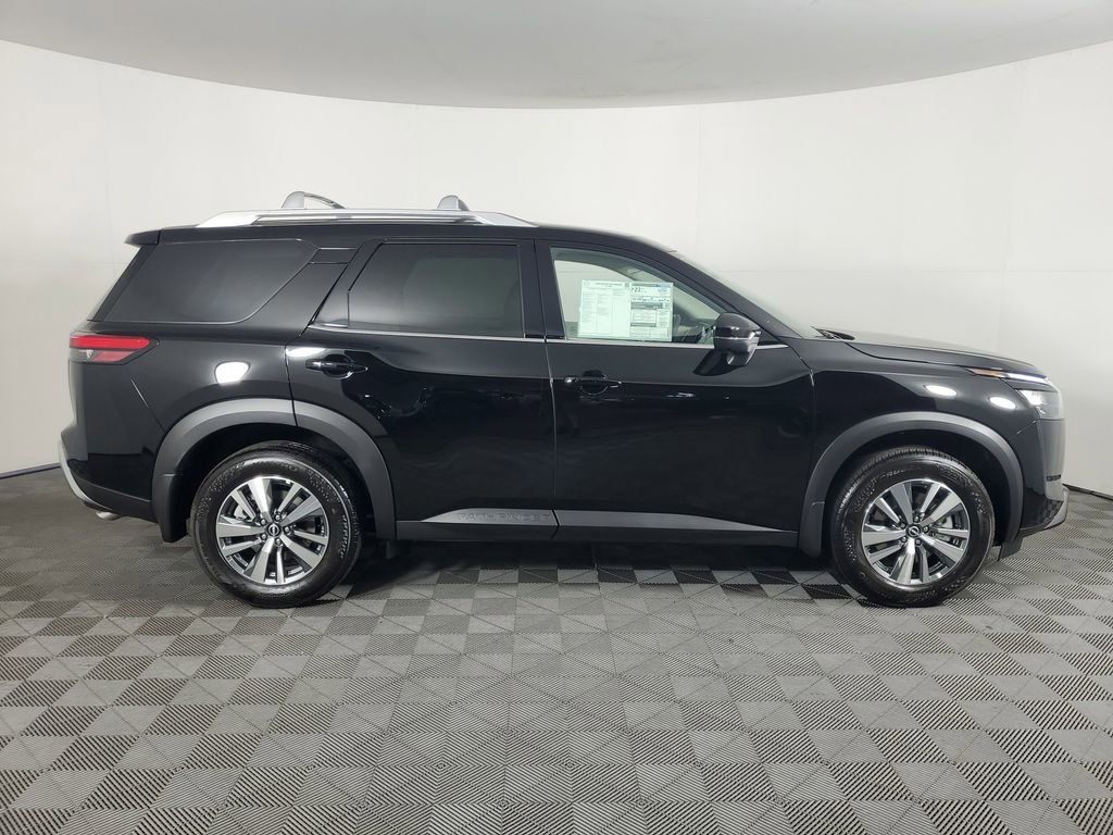 New 2025 Nissan Pathfinder SL image 3