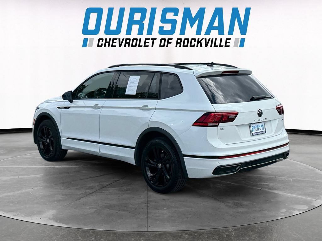 Used 2024 Volkswagen Tiguan SE R-Line AWD/4WD image 4