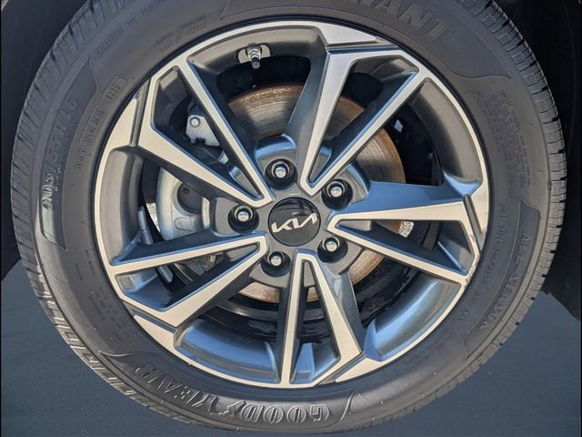 Used 2023 Kia Forte LXS image 18