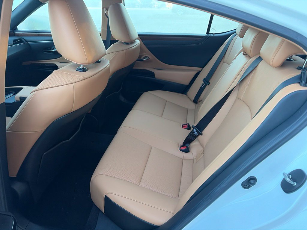 Used 2025 Lexus ES 350 w/ Accessory Package (Z2) FWD image 7