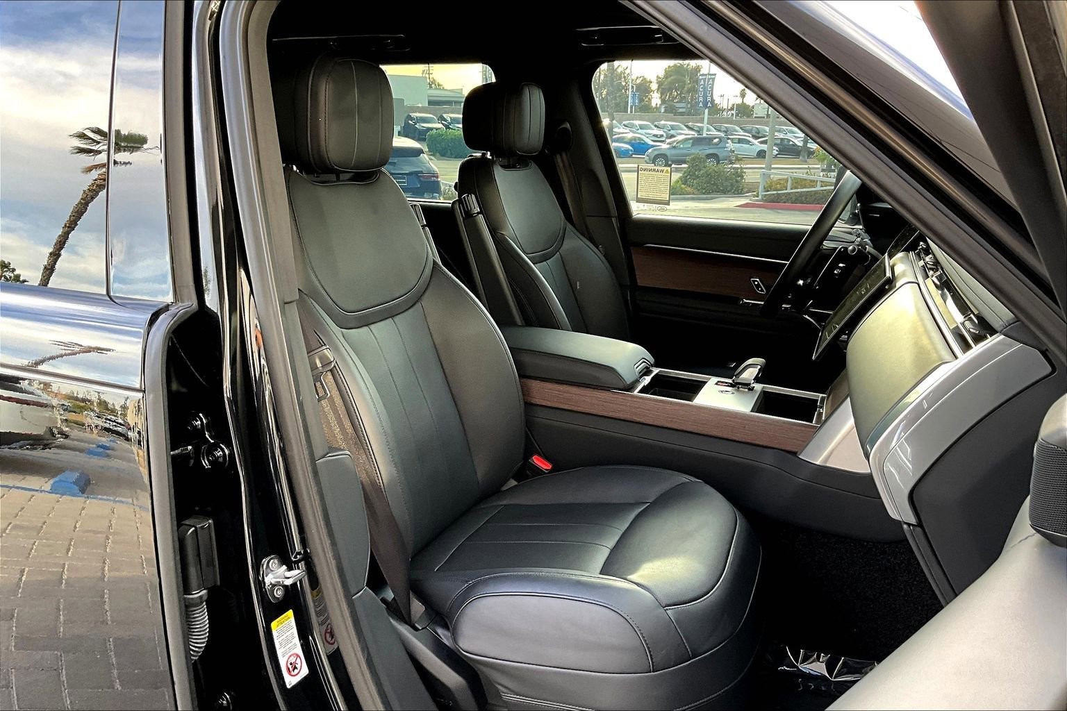 Certified 2025 Land Rover Range Rover Long Wheelbase SE image 7