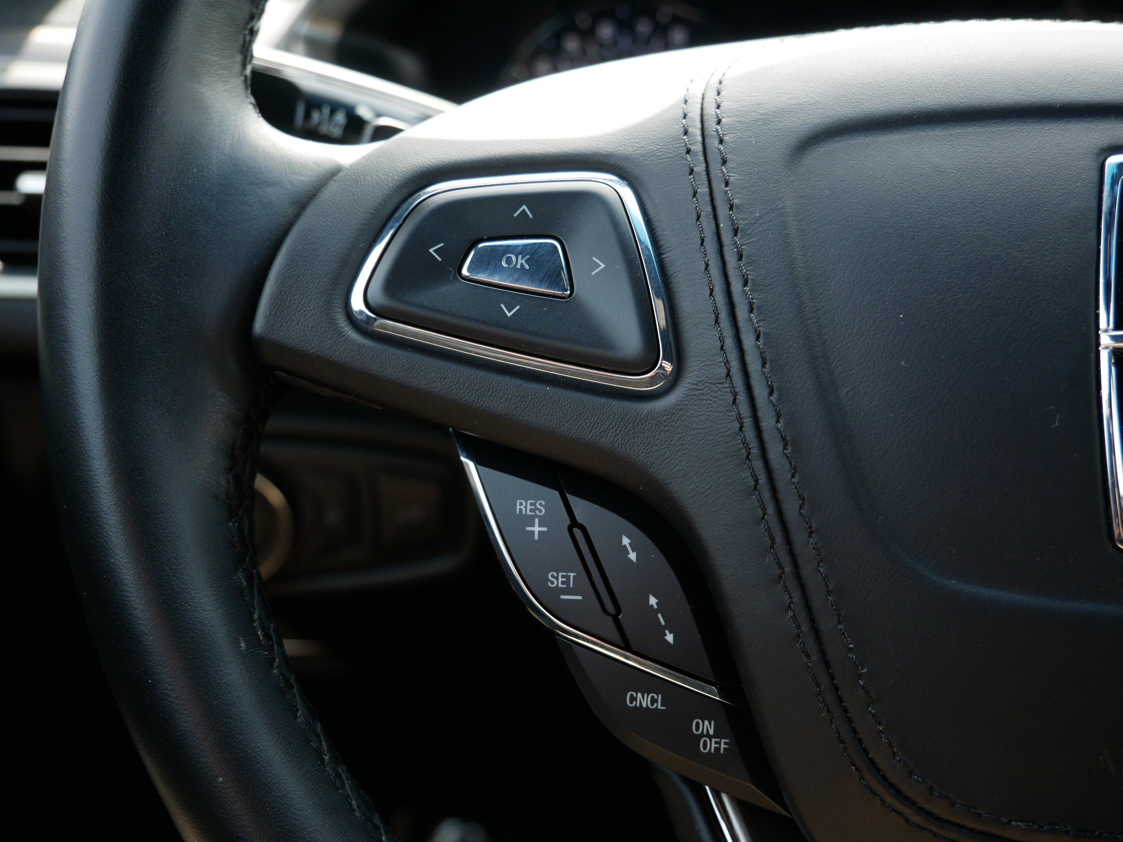 Used 2020 Lincoln MKZ w/ Convenience Package image 25
