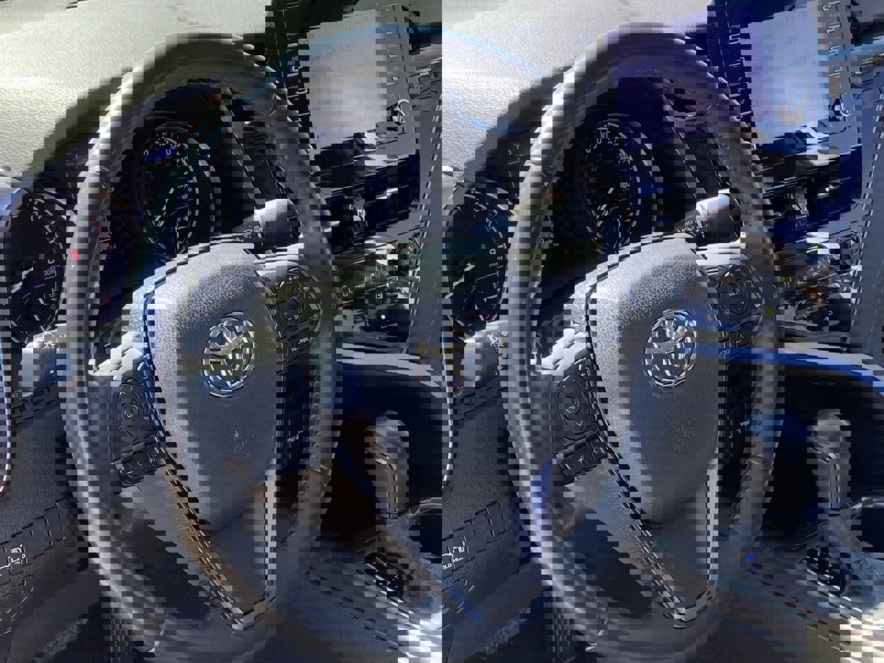 Used 2022 Toyota Camry SE image 5