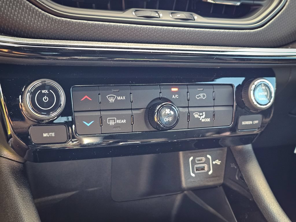 New 2026 Jeep Compass Latitude AWD/4WD image 24