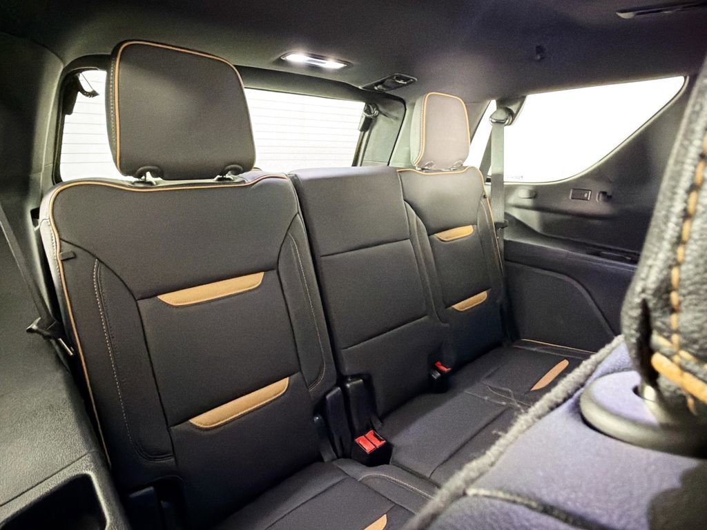 Used 2024 GMC Yukon AT4 AWD/4WD image 31
