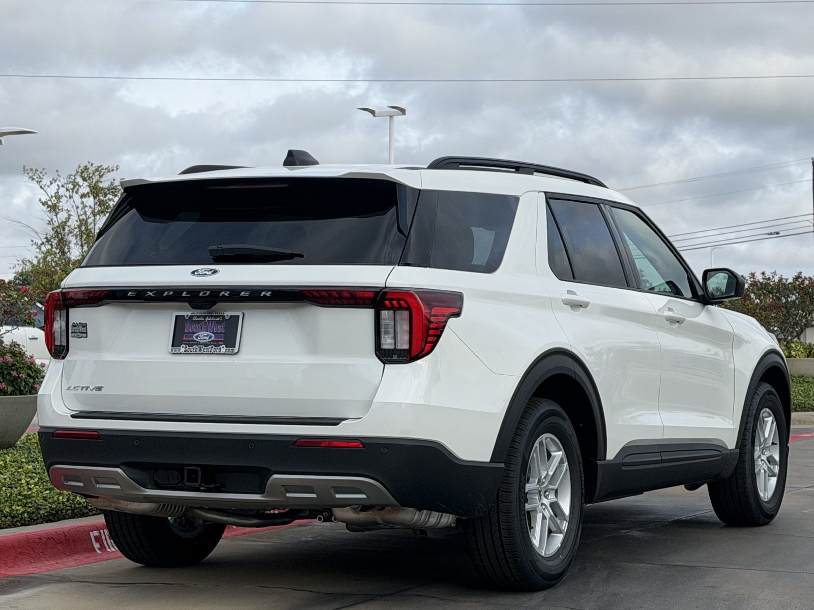 New 2027 Ford Explorer Active w/ Active Comfort Package RWD image 4