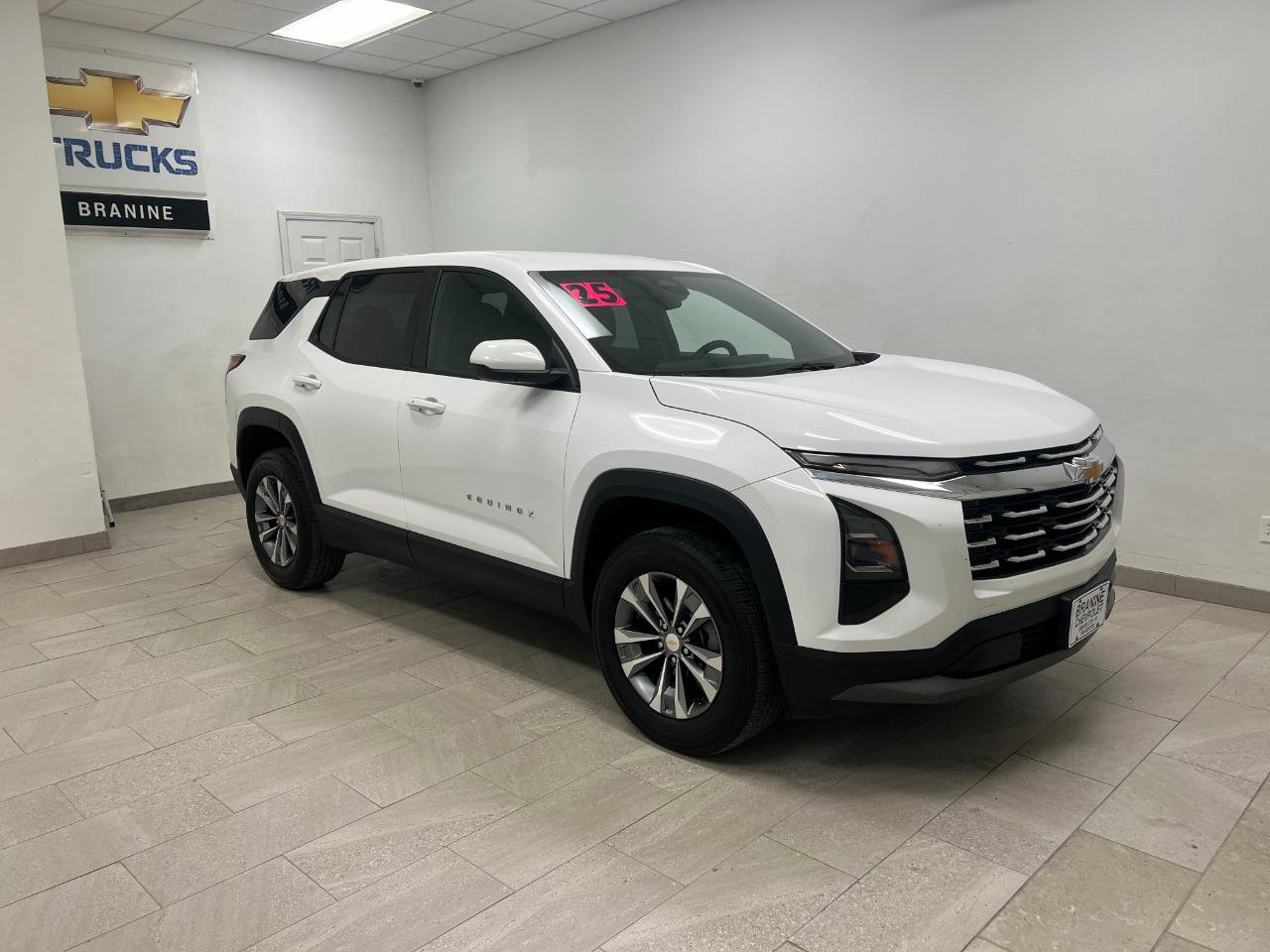 Used 2025 Chevrolet Equinox LT image 3