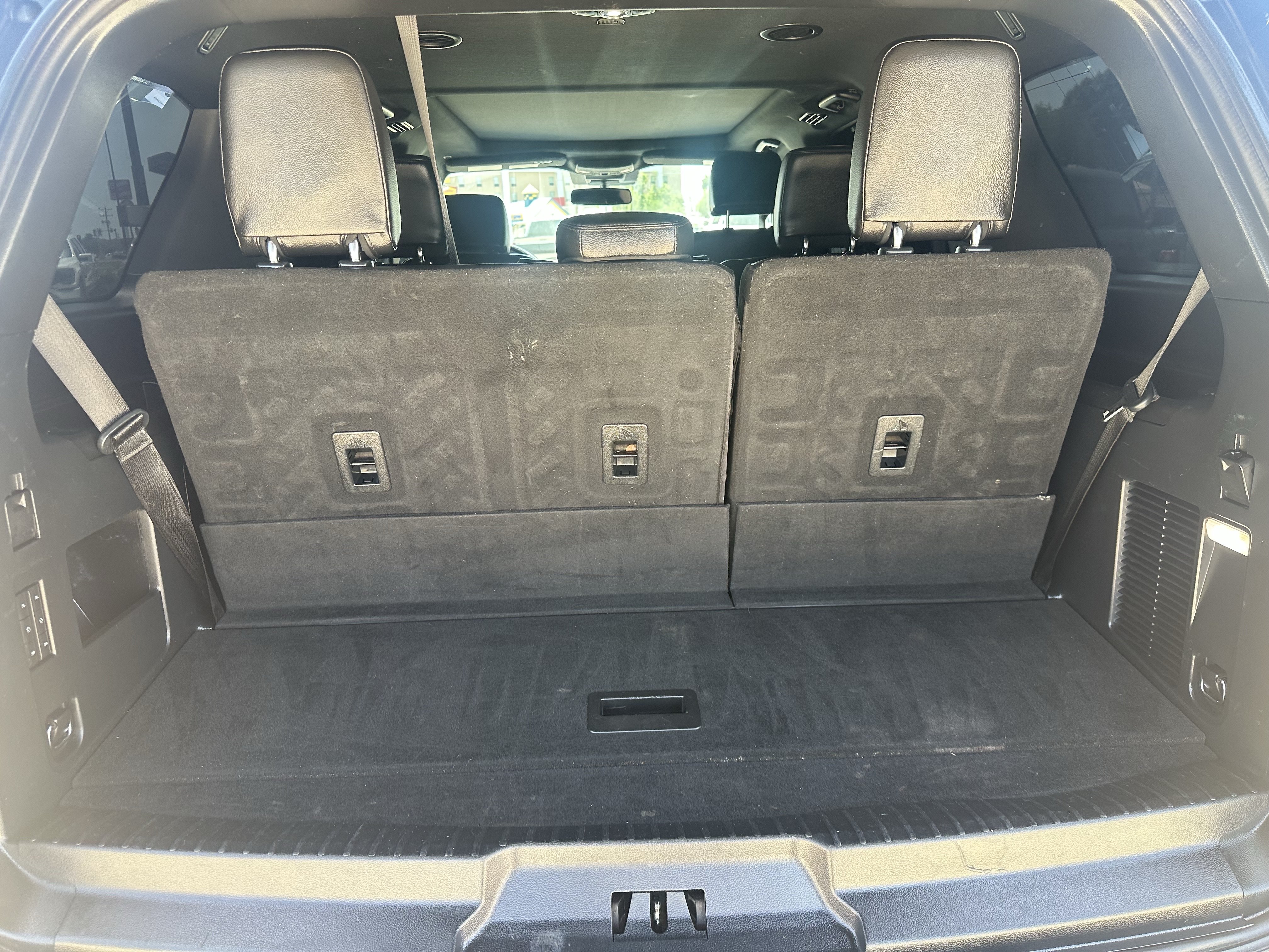 Used 2021 Ford Expedition XLT w/ Black Accent Package AWD/4WD image 11