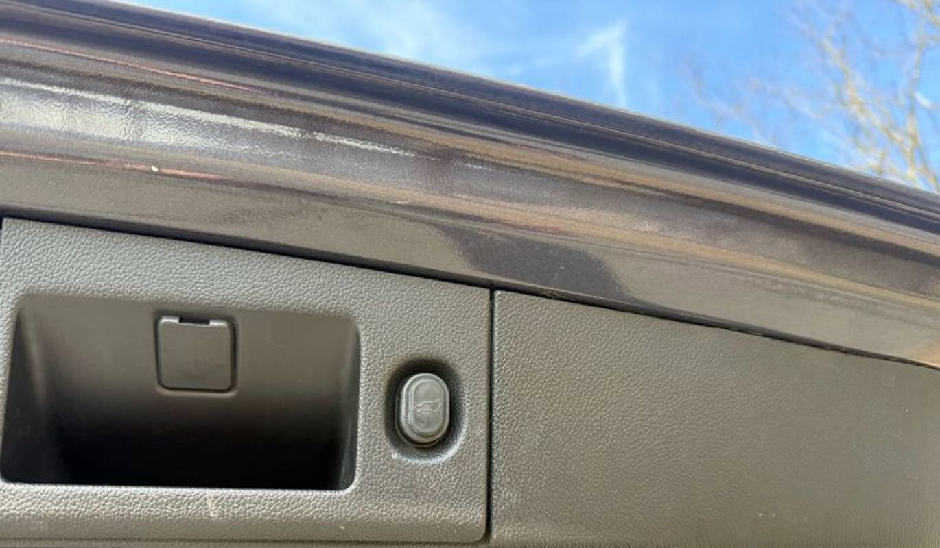 Used 2018 Chevrolet Suburban LT image 32