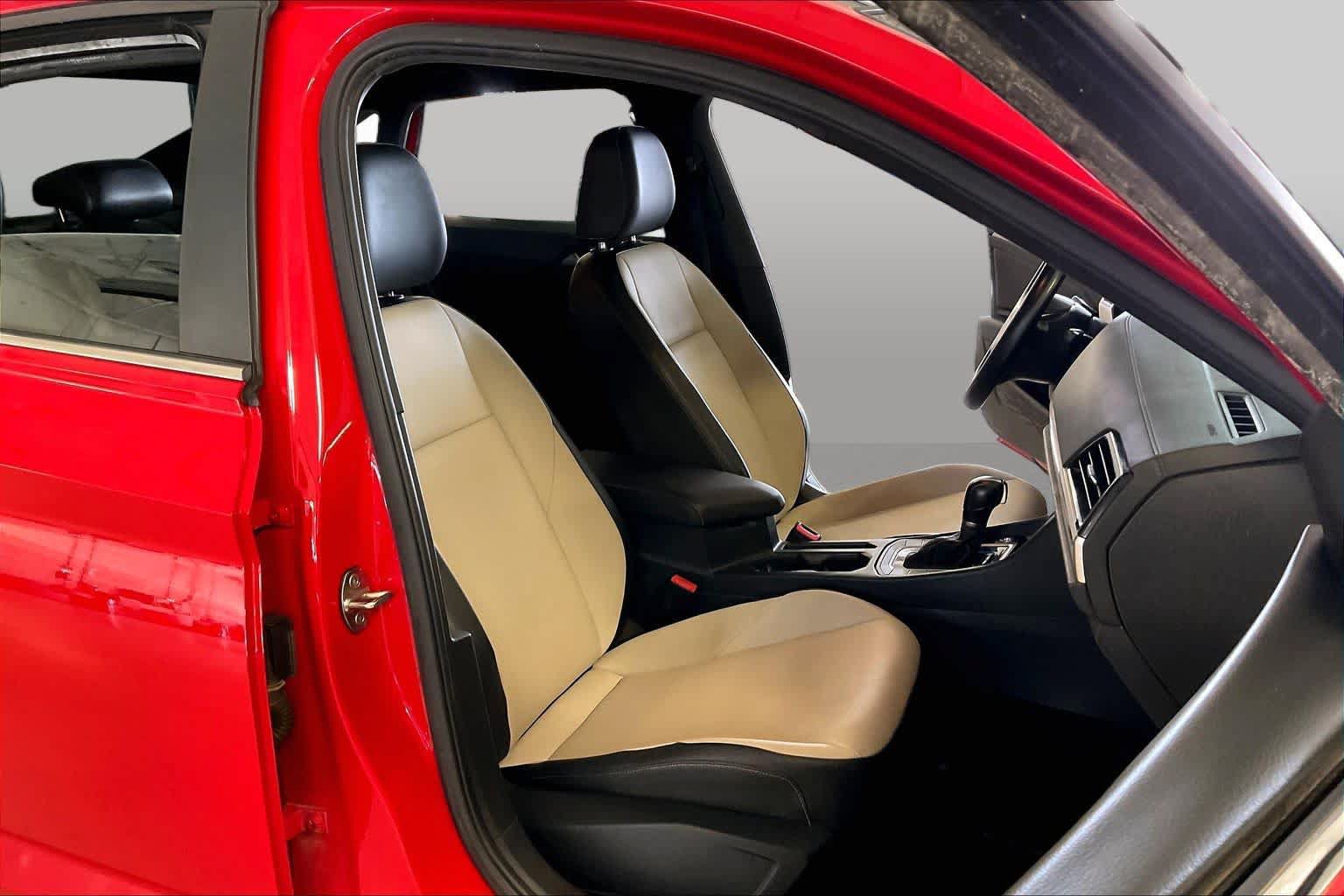 Used 2019 Volkswagen Jetta R-Line FWD image 8