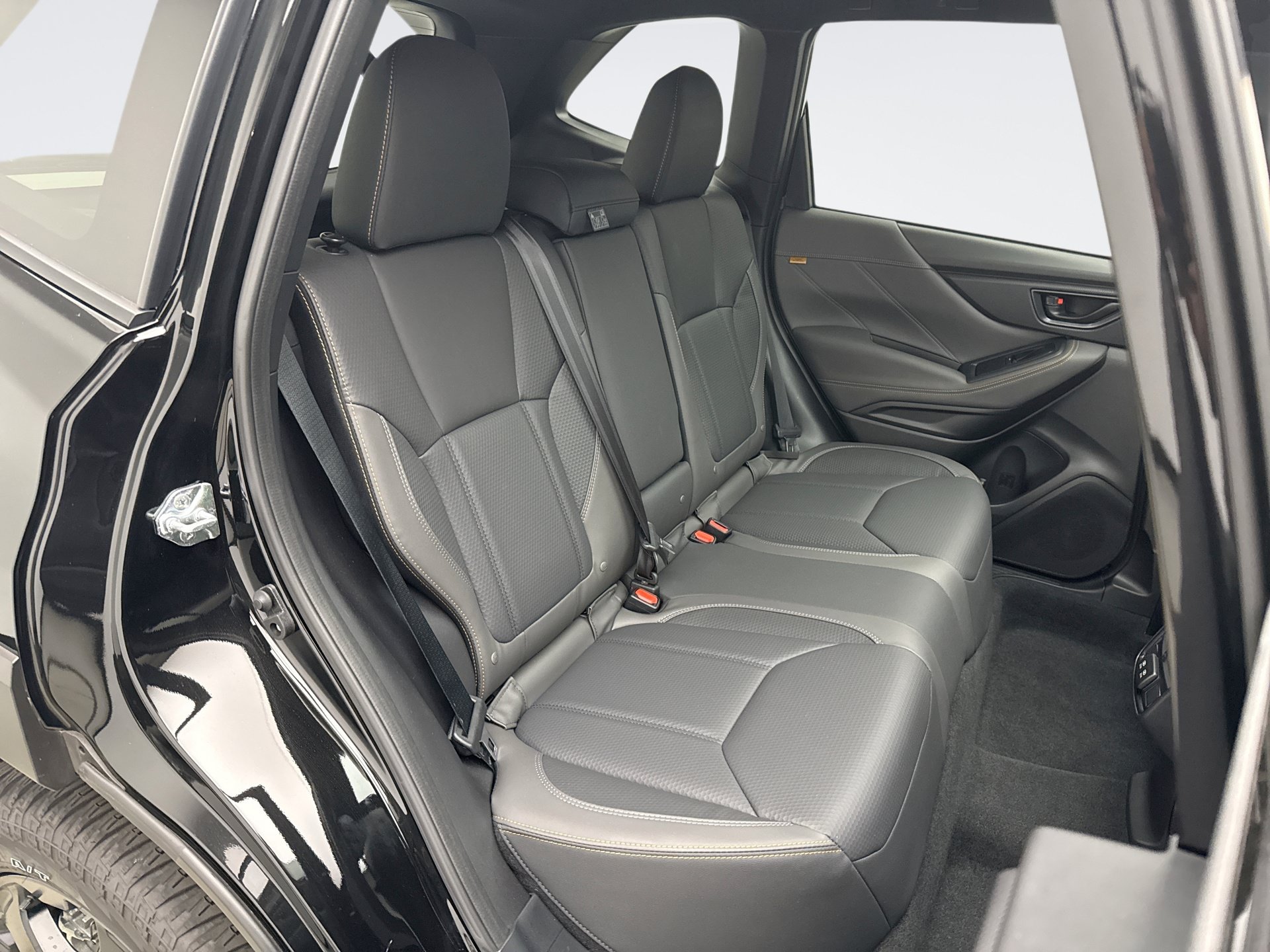 Used 2025 Subaru Forester Wilderness w/ Convenience Package AWD/4WD image 19