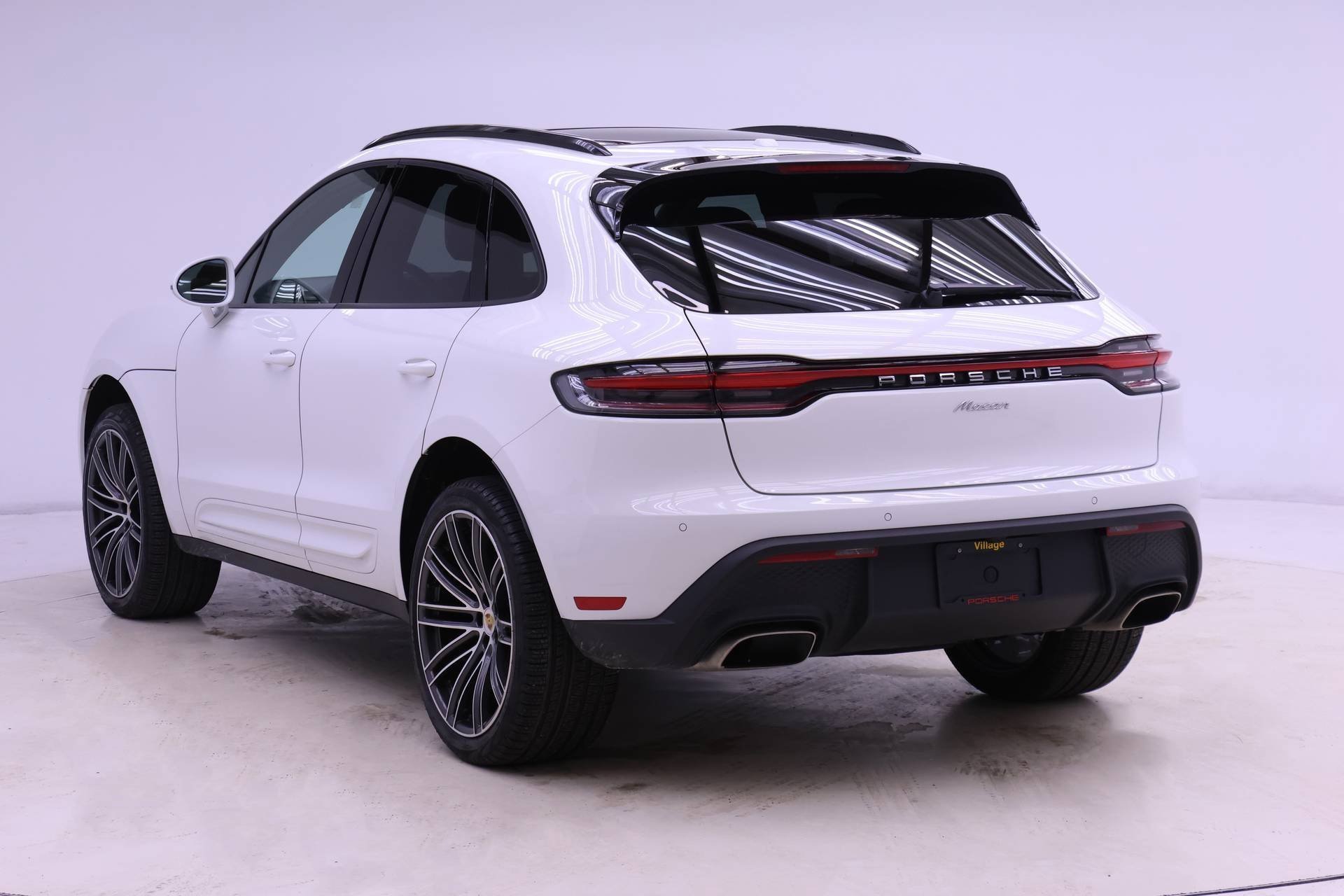Used 2025 Porsche Macan image 3