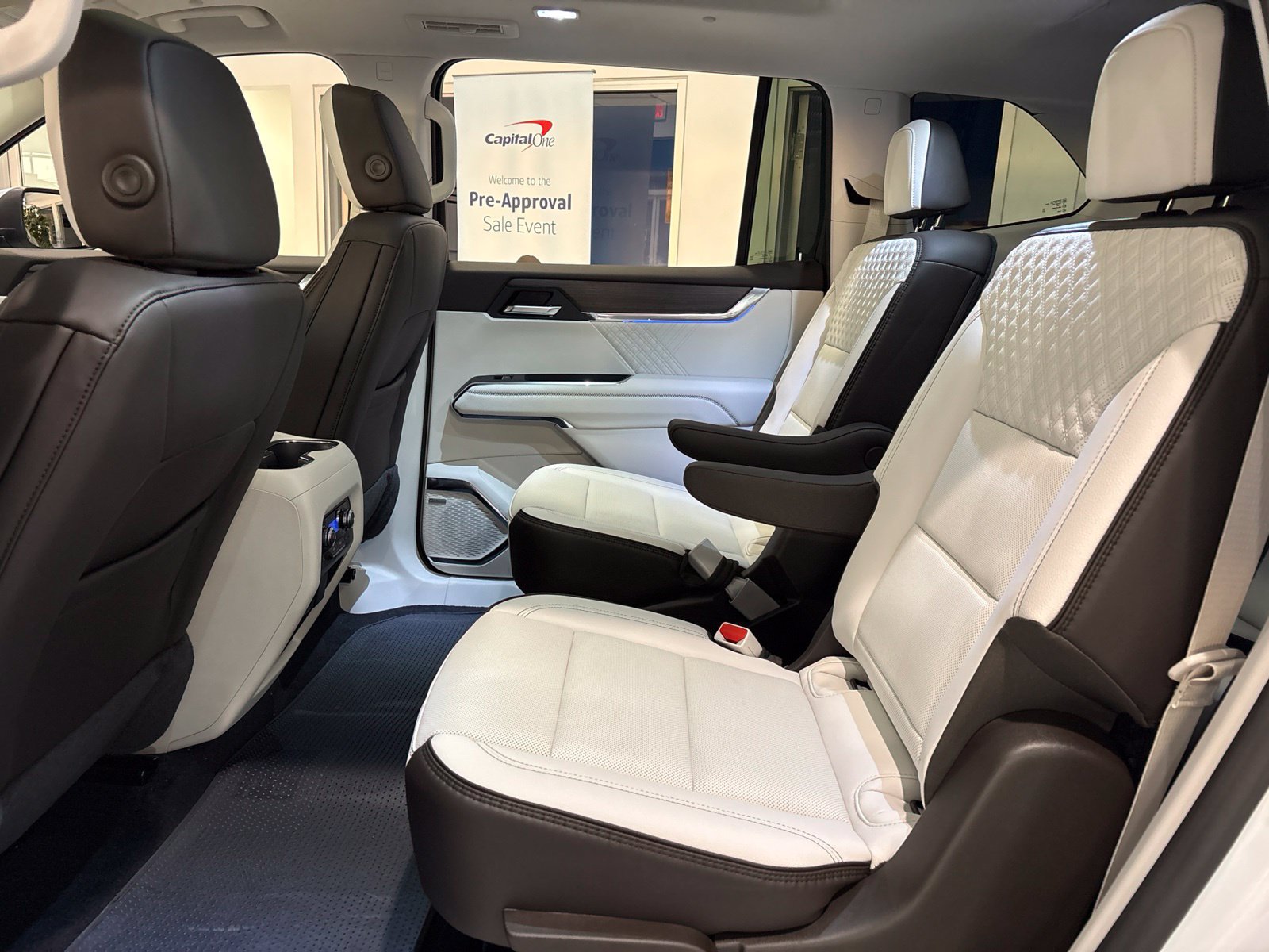 New 2027 GMC Acadia Denali w/ Denali Reserve Package AWD/4WD image 18