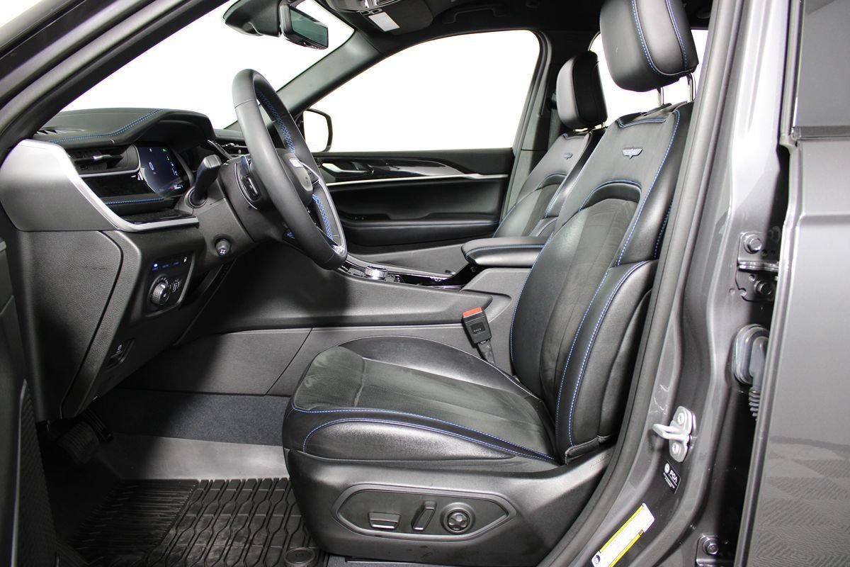 Used 2022 Jeep Grand Cherokee Trailhawk w/ Advanced Protech Group II AWD/4WD image 13