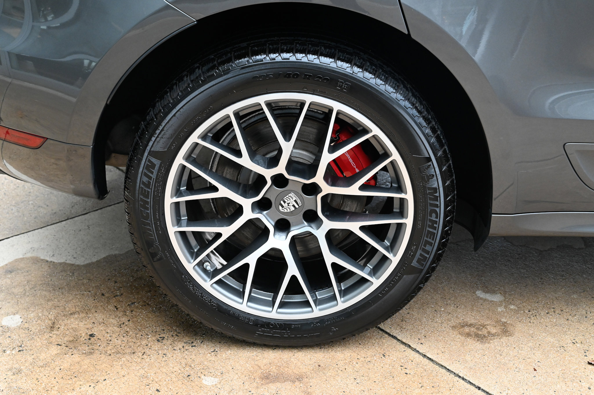 Used 2018 Porsche Macan Turbo image 11