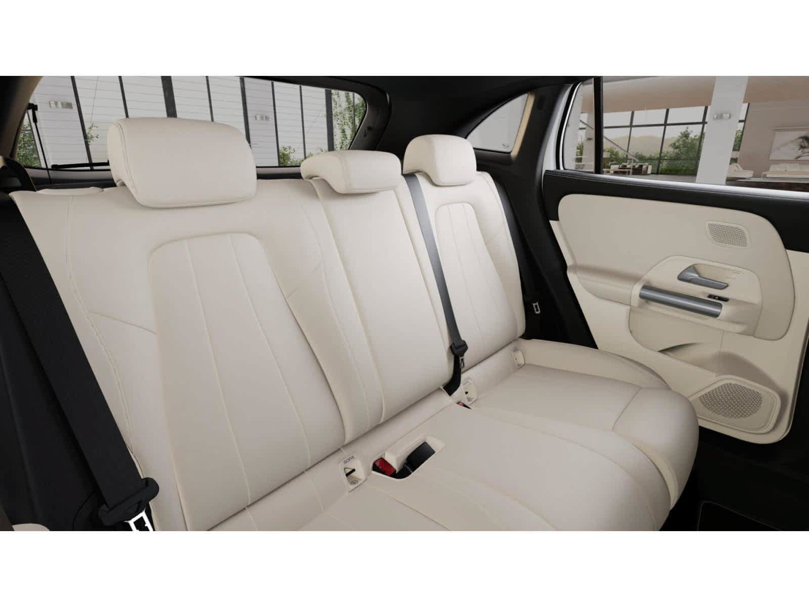 Used 2026 Mercedes-Benz GLA 250 4MATIC image 4