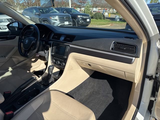 Used 2017 Volkswagen Passat 1.8T R-Line image 14