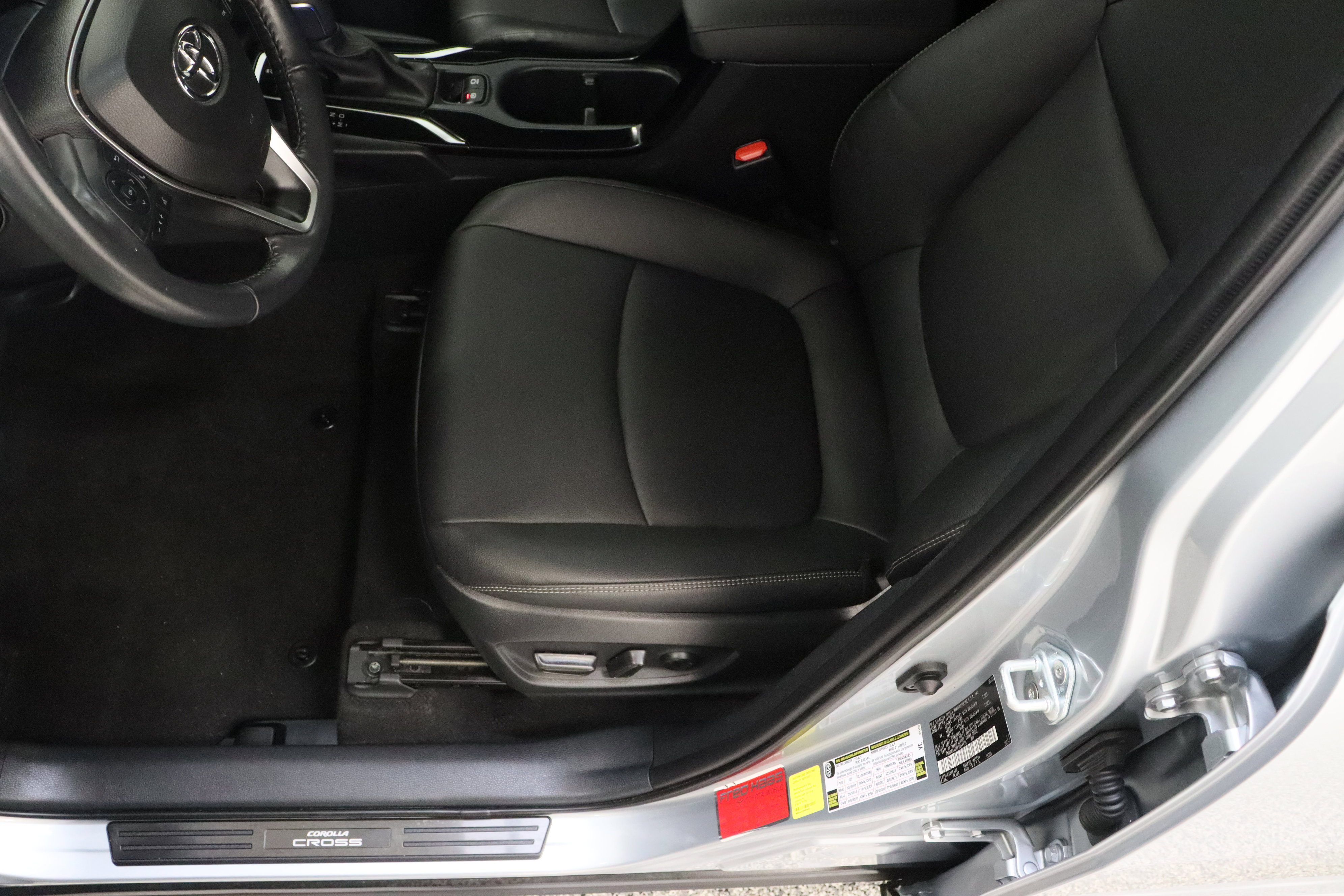 Used 2023 Toyota Corolla Cross XLE w/ Convenience Package FWD image 15