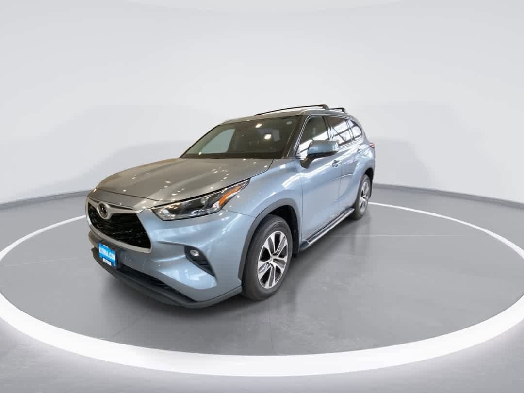 Certified 2021 Toyota Highlander XLE AWD/4WD image 4