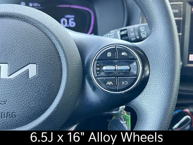 Certified 2025 Kia Soul LX w/ LX Technology Package FWD image 8