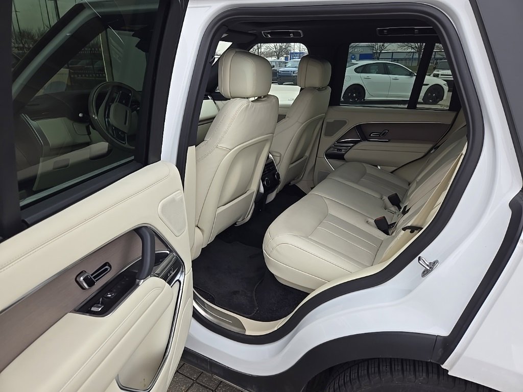Used 2023 Land Rover Range Rover SE image 14