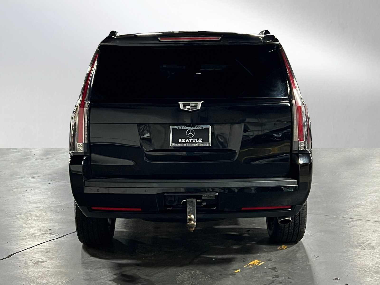 Used 2019 Cadillac Escalade Premium Luxury image 4