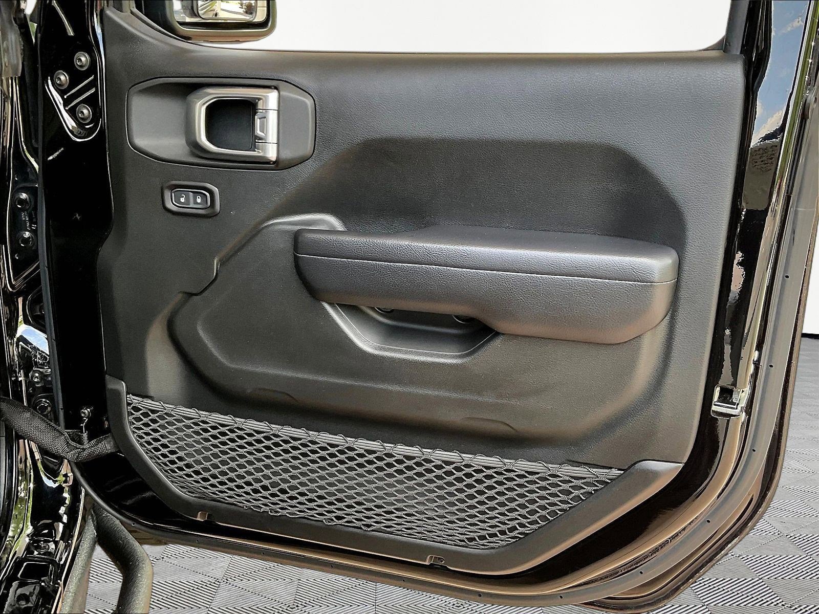 Used 2018 Jeep Wrangler Sport AWD/4WD image 27