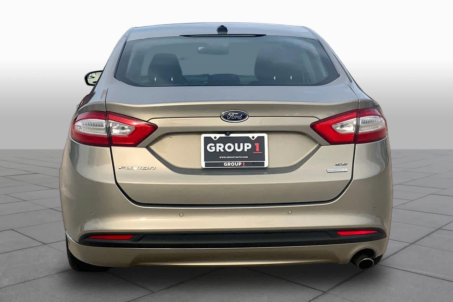 Used 2015 Ford Fusion SE w/ Equipment Group 202A FWD image 5