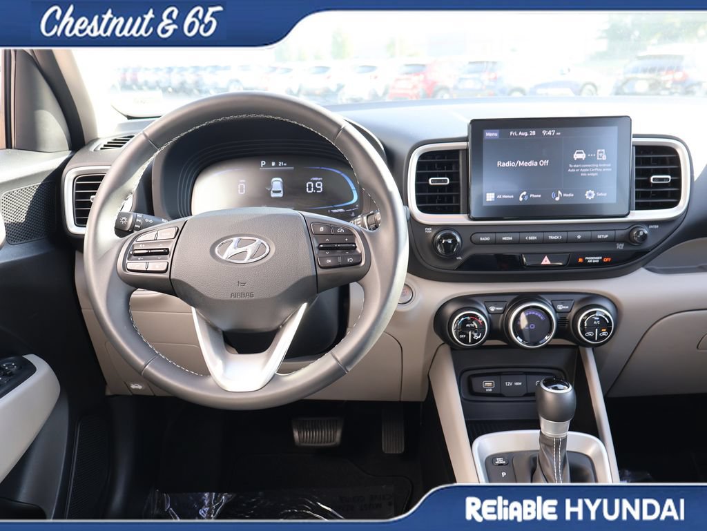 Certified 2025 Hyundai Venue SEL FWD image 18