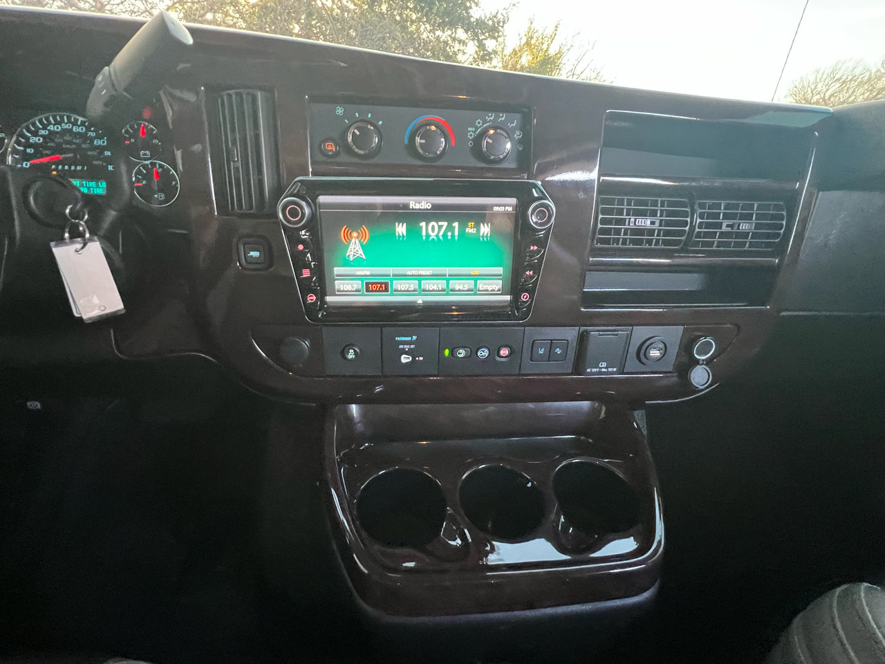 Used 2022 Chevrolet Express 2500 Extended w/ Enhanced Convenience Package image 32