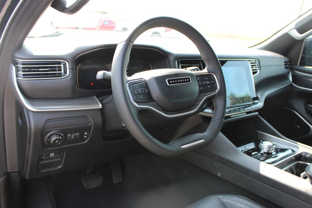 Used 2024 Jeep Wagoneer L Series II w/ Flexible Seating Group AWD/4WD image 23