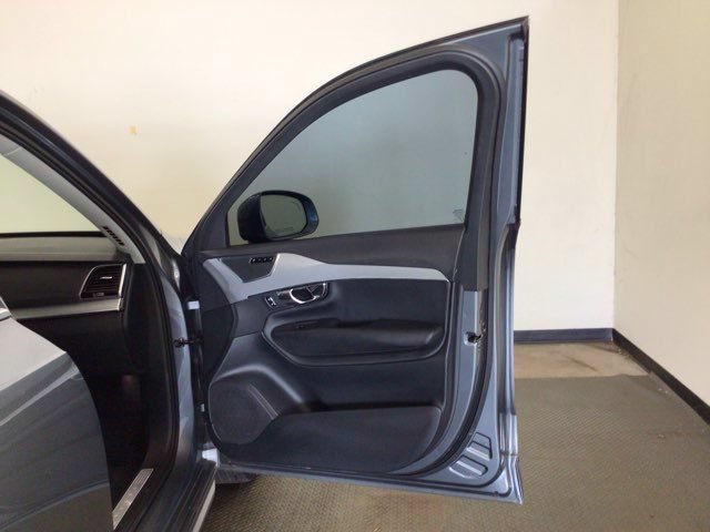 Used 2016 Volvo XC90 T8 Momentum w/ Vision Package AWD/4WD image 11
