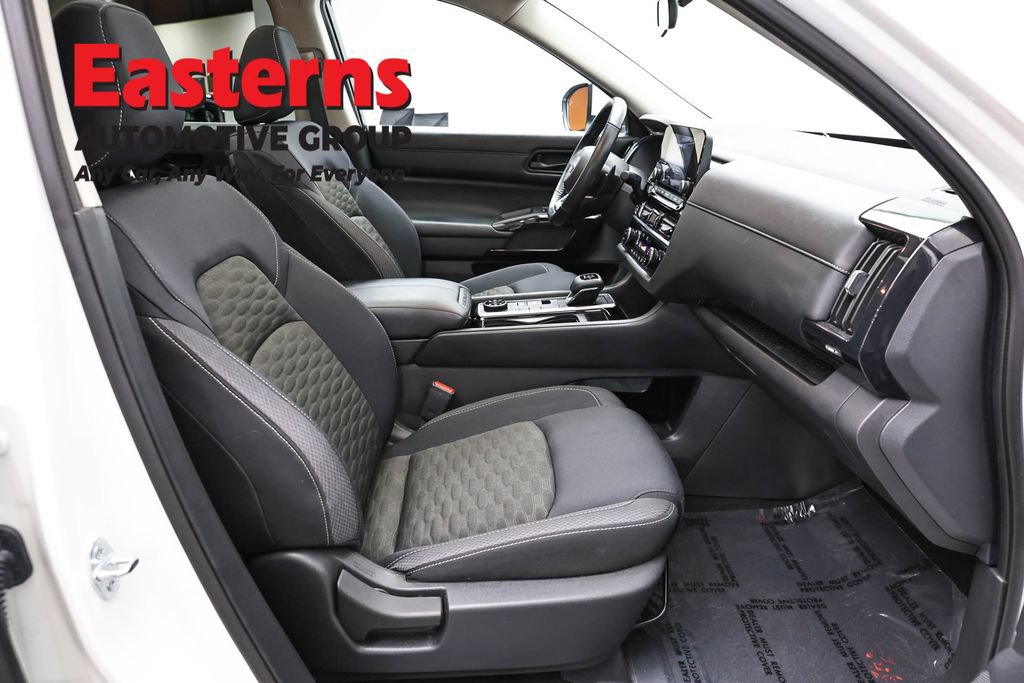 Used 2023 Nissan Pathfinder SV w/ SV Premium Package AWD/4WD image 25