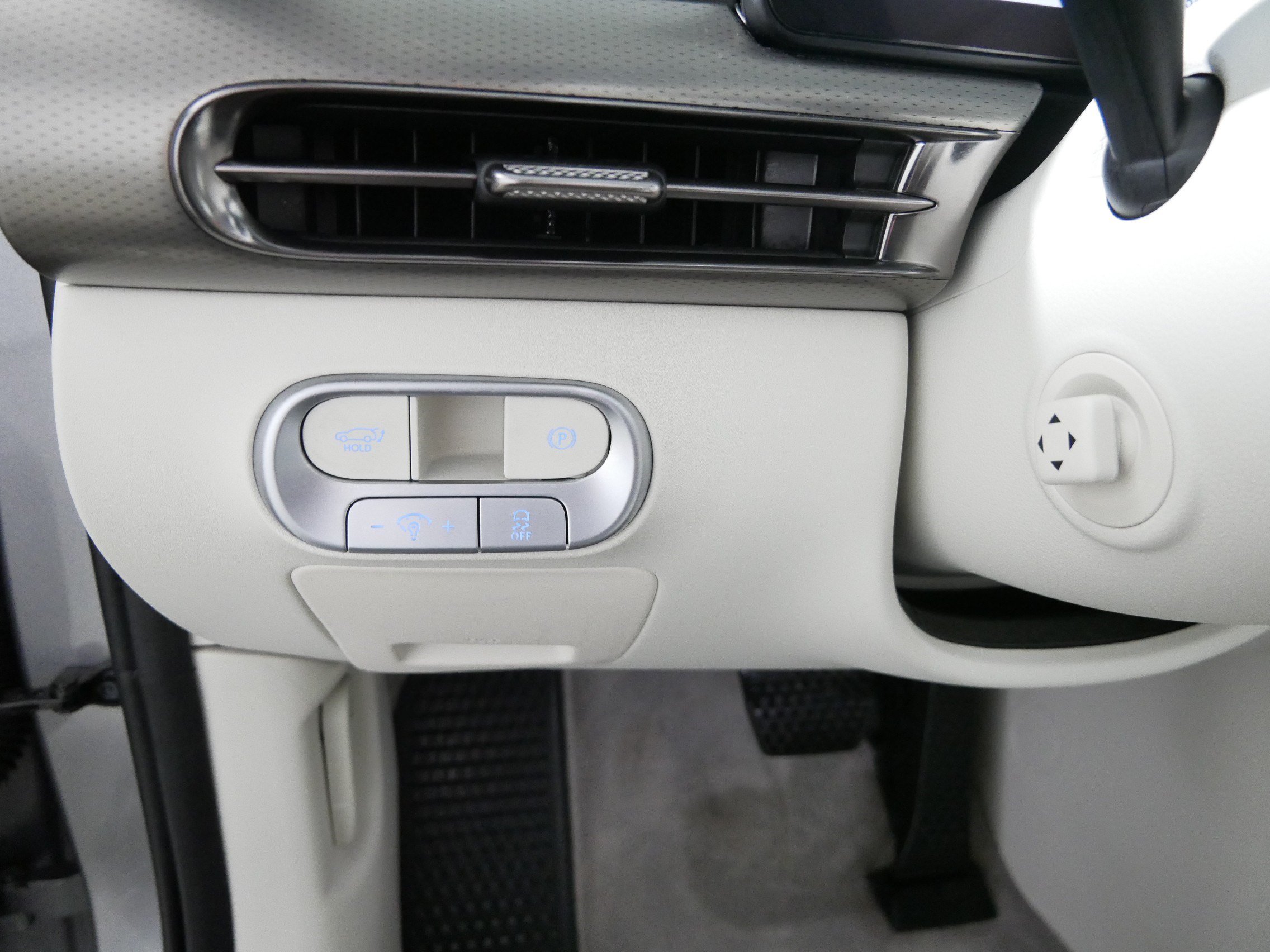 Certified 2023 Genesis GV60 Advanced AWD/4WD image 26