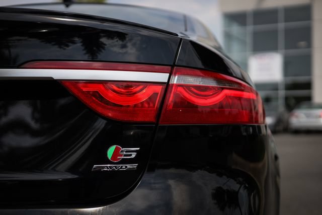 Used 2018 Jaguar XF S AWD/4WD image 14