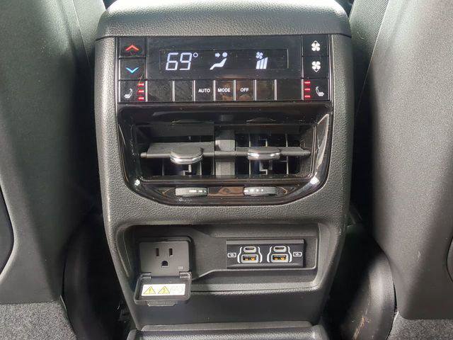 Certified 2025 Jeep Grand Cherokee L Limited w/ Luxury Tech Group II AWD/4WD image 17