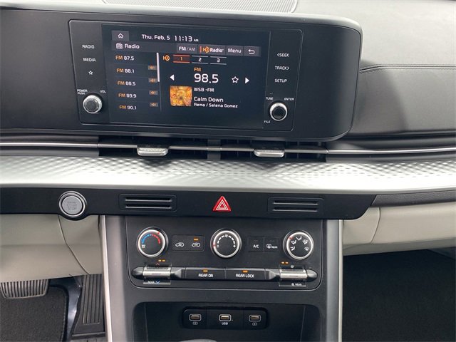 Used 2023 Kia Carnival LX image 12