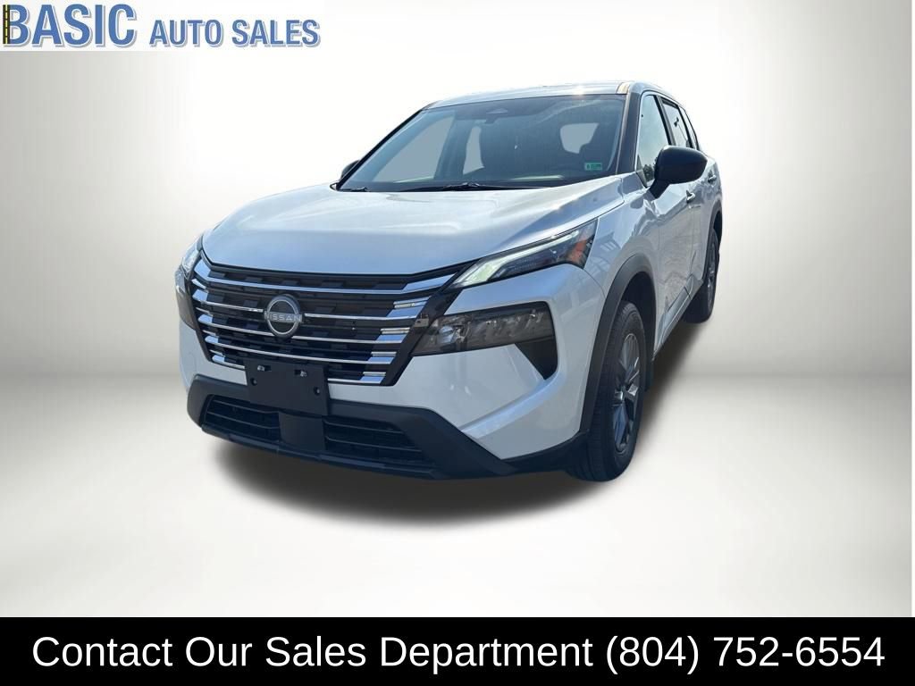 Used 2025 Nissan Rogue S image 2