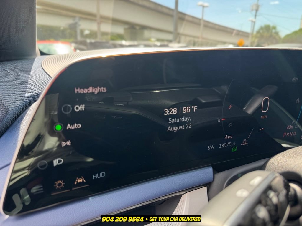 Used 2025 Cadillac Optiq Sport 2 AWD/4WD image 17