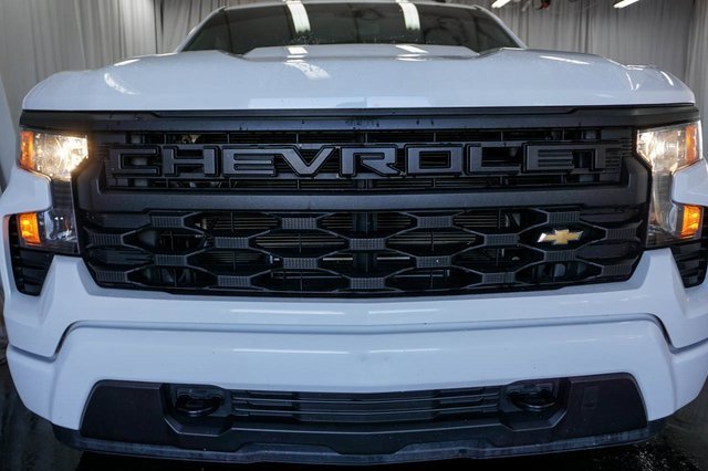 Used 2024 Chevrolet Silverado 1500 Custom image 3