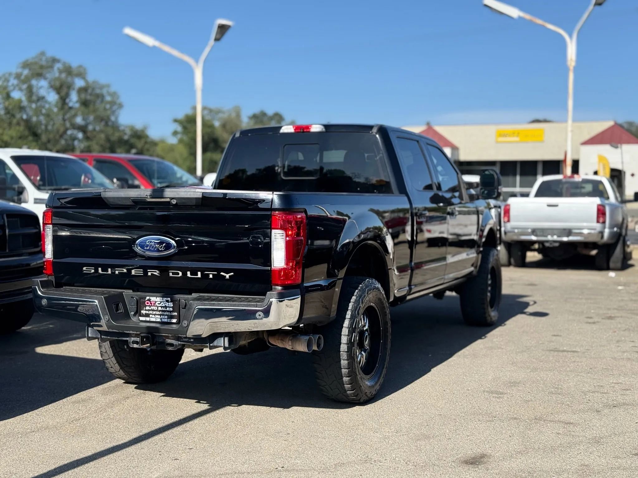 Used 2017 Ford F250 Lariat w/ Lariat Ultimate Package image 3