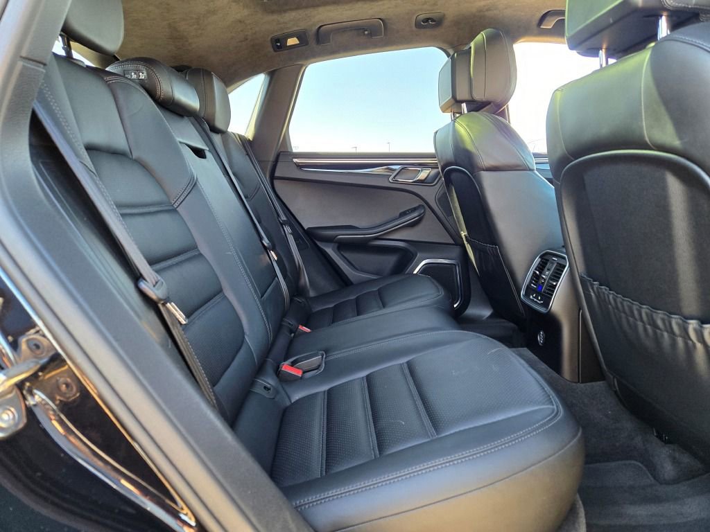 Used 2017 Porsche Macan Turbo image 37